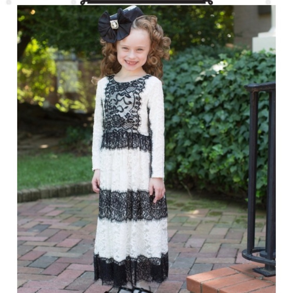 Dainty jewels black and white lace dress